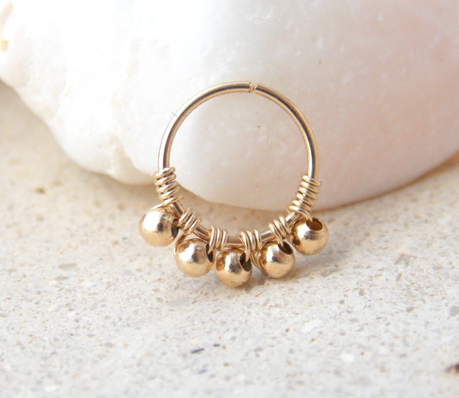 14K Gold Filled Beaded Nose Ri - Body Jewelry Hangers recension och pris