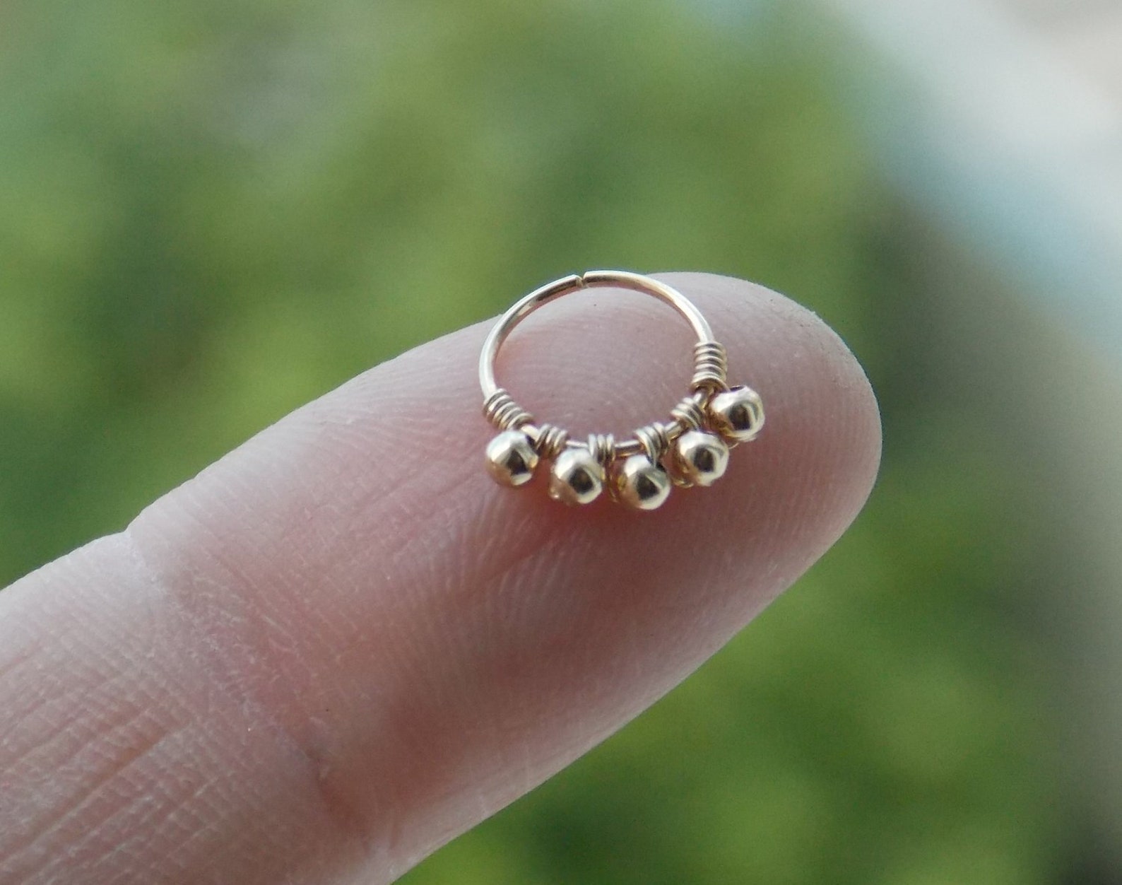 14K Gold Filled Beaded Nose Ri - Body Jewelry Hangers recension och pris